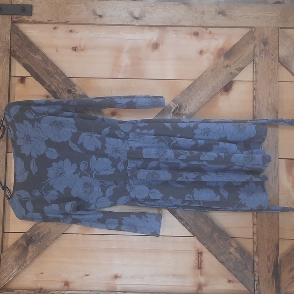 Dress - Picture 2 of 4